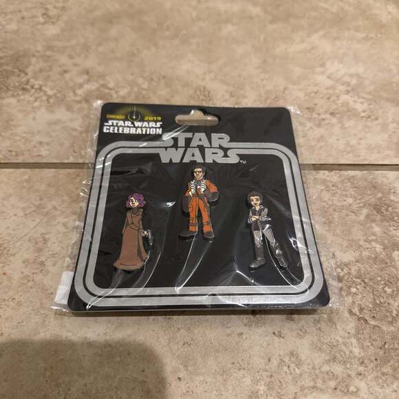 2019 Star Wars Celebration Chicago Pin Set - Gen. Leia, Adm. Holdo, Poe Dameron - Picture 2 of 3